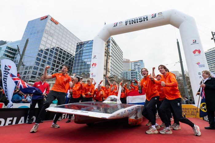 bridgestone, ban bridgestone, Ban Daur Ulang, Bridgestone World Solar Challenge (BWSC), Bridgestone World Solar Challenge, Bridgestone Hadirkan Ban Berbahan Daur Ulang di Ajang Balap Mobil Tenaga Surya