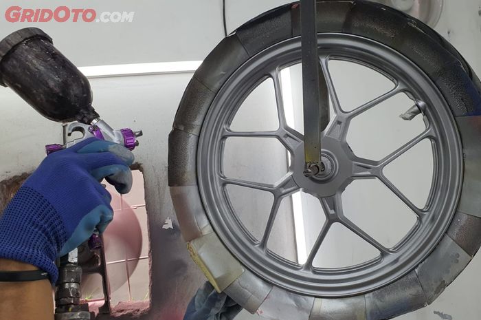 ban bocor, ban mobil, ban motor, cairan anti bocor, repaint pelek, Pakai Cairan Anti Bocor Bikin Pelek Motor Susah Dicat, Kok Bisa?