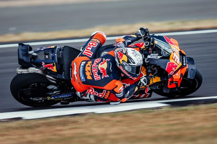 MotoGP, bajaj, ktm rc16, Logo Malaikat Penyelamat KTM Diam-diam Sudah Muncul di MotoGP Inggris 2025