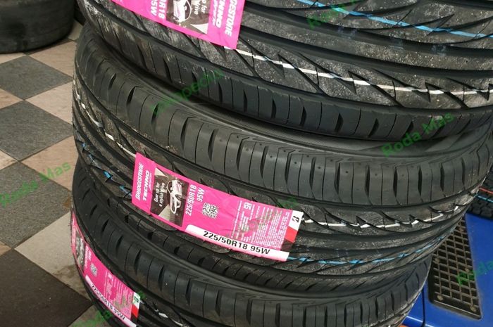 ban mobil, ban motor, ban baru, Telapak ban, Fungsi garis warna pada ban, Garis warna ban, Jadi Paham, Garis Warna pada Ban Baru Ternyata Punya Fungsi Ini