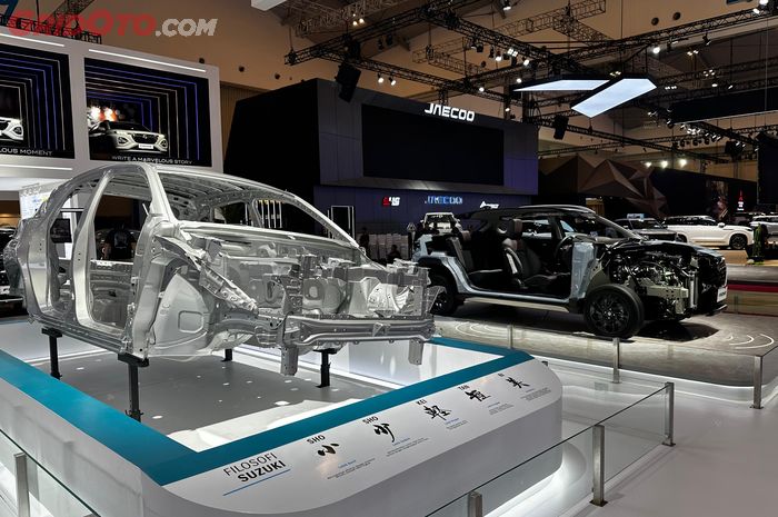 pt suzuki indomobil sales (sis), Suzuki Fronx, GIIAS 2025, Enggak Tanggung, Suzuki Fronx Dibelah di GIIAS 2025, Ini Tujuannya