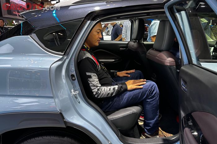 Suzuki Fronx, GIIAS 2025, Fronx, harga suzuki fronx, Enggak Disangka, Duduk di Jok Belakang Suzuki Fronx Selega Ini