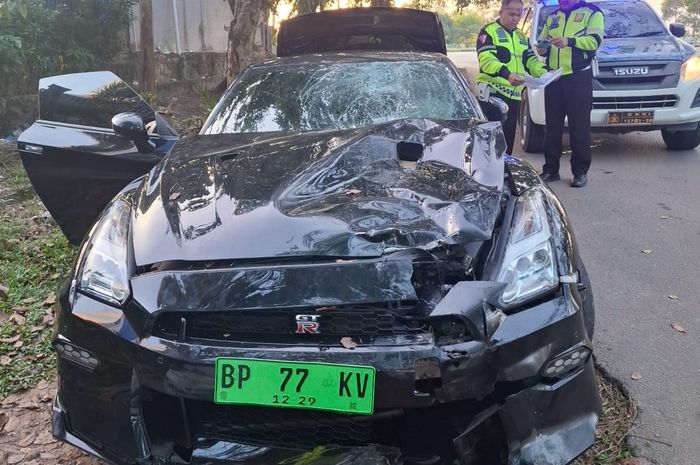 batam, nissan gt-r r35, GT-R R35, Kecelakaan Nissan GT-R, Nissan GT-R35, Seekor Godzilla Nissan GT-R R35 Mengamuk Banting Yamaha Mio J, Renggut Satu Nyawa Wanita