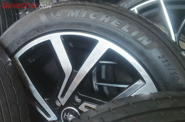 velg mobil, velg peyang, Velg Aftermarket, Velg goyang, Mobil goyang saat dikendarai, Pelek Mobil Goyang Saat Jalan? Ini Penyebab Umum dan Solusi Murahnya