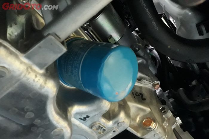 mobil bekas, filter oli mobil, filter oli palsu, filter oli asli, filter oli KW, beda filter oli asli dengan kw, beda filter oli kw dan palsu, Perbedaan Filter Oli Mobil Yang KW dan Filter Oli Palsu, Wajib Tahu