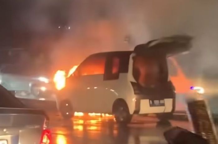 wuling, mobil listrik, wuling air ev, air ev, Mobil Listrik Terbakar, Air ev terbakar, Wuling Buka Suara Soal Air ev Terbakar di Bandung, Pastikan Baterai Aman