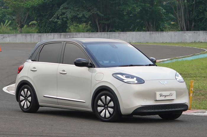 wuling motors, promo wuling, Wuling Almaz RS, Wuling Alvez, Wuling BinguoEV, Wuling Cloud EV, Wuling Siram Konsumen Pakai Promo Bulan Juni, Ada BinguoEV Gratis Pula