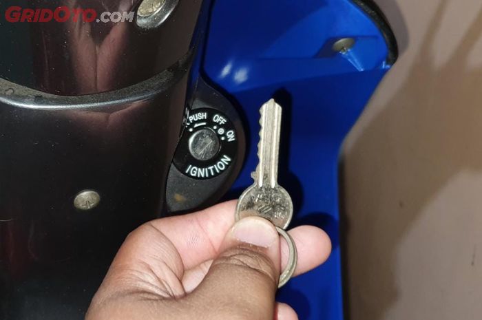 kunci motor, motor bekas, kunci motor macet, penyebab kunci motor macet, cara merawat kunci motor, Cairan Ini Ternyata Bisa Bikin Kunci Motor Bekas Bebas Karat Karena Sering Kehujanan