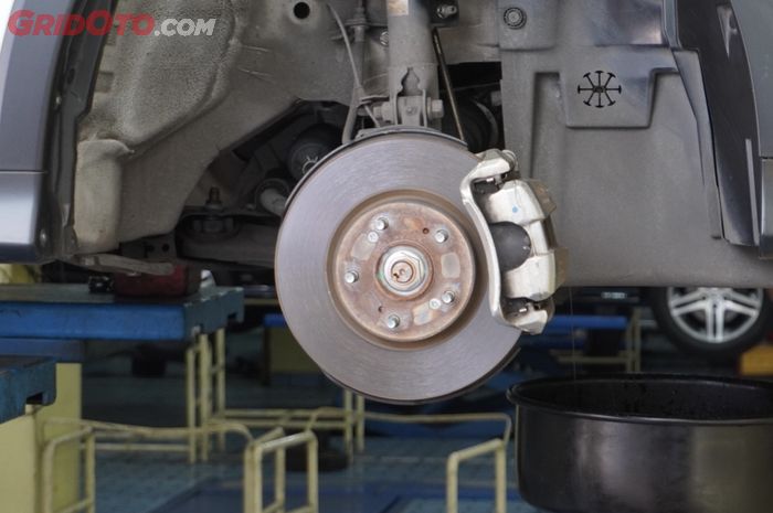 mobil bekas, rem mobil, rem mobil berdecit, penyebab rem mobil berdecit, kenapa rem mobil berdecit, penyebab rem mobil berdecit saat mundur, Jangan Disepelein, Rem Mobil Berdecit Saat Mundur Bisa Berbahaya