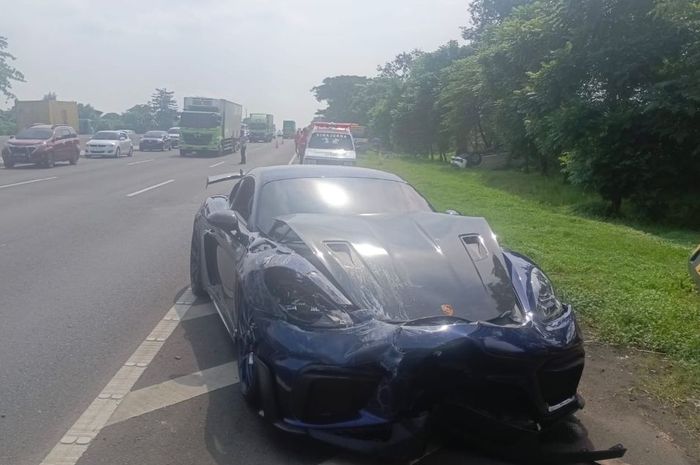 porsche, mobil sport, tol sidoarjo, Tol Sidoarjo-Porong, Porsche tabrak Rush, Estimasi Perbaikan Porsche Tabrak Rush di Sidoarjo Tembus Segini, Suku Cadang Impor