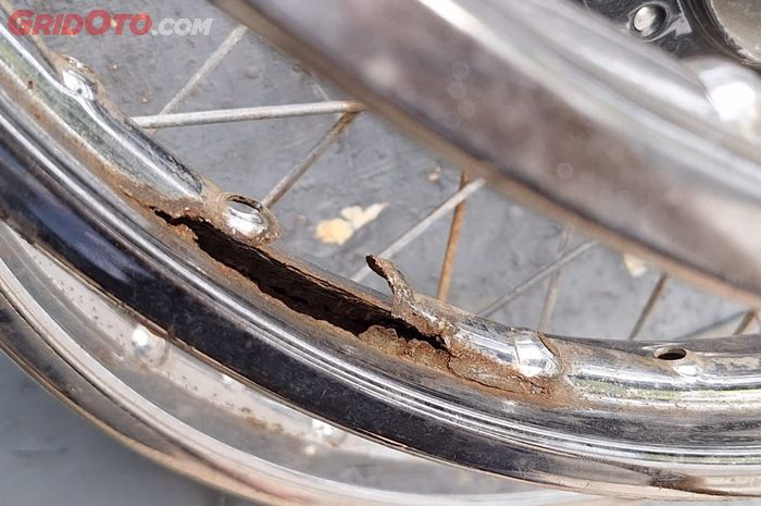 pelek, pelek motor, pelek jari-jari, Rim Motor Service (RMS), Ngeri Banget, Ini Penyakit Motor Masih Pakai Pelek Jari-jari