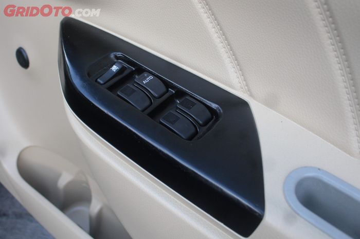 kaca, awet, karet, power window, seret, silicone spray, Gampang Bikin Power Window Mobil Awet, Bengkel Kasih Tahu Rahasianya