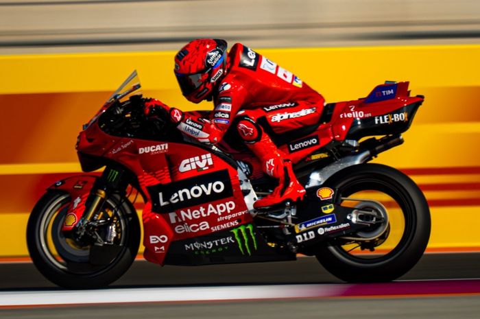 MotoGP, Marc Marquez, motogp qatar, pecco bagnaia, sprint motogp, Marc Marquez Menang Sprint MotoGP Qatar 2025, Pecco Bagnaia Kalah Jauh