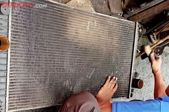 Radiator, mobil, bocor, air radiator, radiator mobil, Radiator Mobil Bocor? Wajib Ketahui Tanda-Tanda Ini Sejak Awal