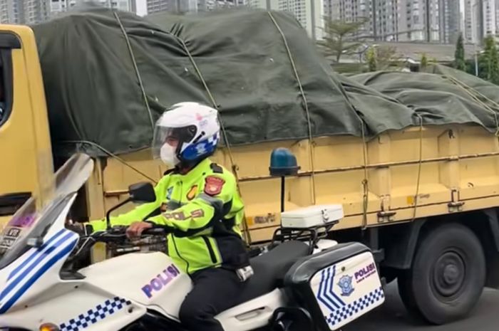 polda metro jaya, rotator, patwal, Motor patwal, Rotator dan Sirine, Tanggapan Polisi Soal Motor Patwal Hentikan Rotator Ketika Sadar Direkam