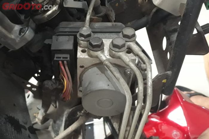 motor bekas, rem abs, Modul ABS, cara bikin awet modul abs, cara bikin awet modul abs motor, Begini Cara Bikin Modul ABS Motor Bisa Awet Tahunan, Mudah Banget