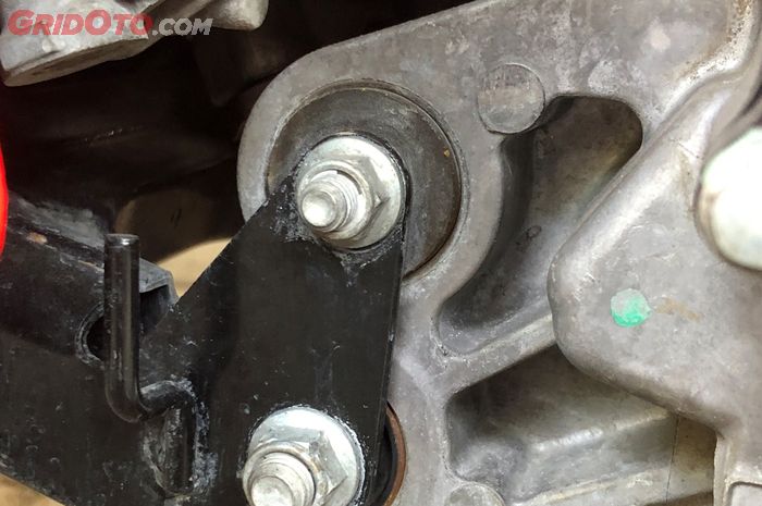 motor matic, engine mounting, engine mounting motor matic, penyebab engine mounting rusak, penyebab engine mounting motor matic rusak, Hati-hati Engine Mounting Motor Matic Cepat Jebol, Tiga Hal Ini Penyebabnya
