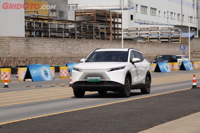 tenaga listrik, plug-in hybrid, Omoda, Omoda 7, Sudah Plug-in Hybrid, OMODA 7 Bisa Jalan Pakai Tenaga Listrik Sejauh Ini