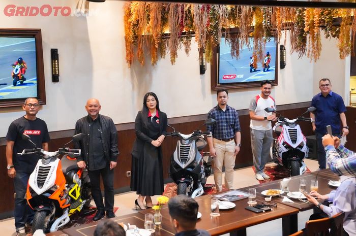 Italjet Indonesia, PT Cuprum Performance Indonesia, Italjet Dragster 250, Harga Italjet Dragster 250, Konsumen Senyum Lebar, Italjet Dragster 250 Resmi Diserahkan