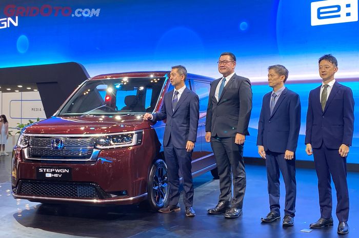 honda, dealer honda, Honda Step WGN e:HEV, Harga Honda Step WGN, GIIAS 2025, Cukup Setor Rp 10 Juta Buat Booking Honda Step WGN e:HEV di Dealer