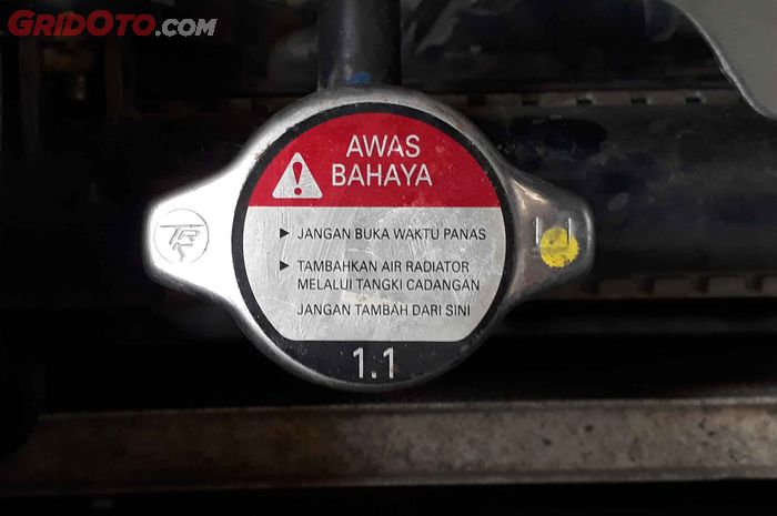 air radiator, Overheat, radiator mobil, tutup radiator, kode angka, kode tutup radiator, Jika Mau Ganti Tutup Radiator Kodenya Harus Sama, Berikut Alasannya
