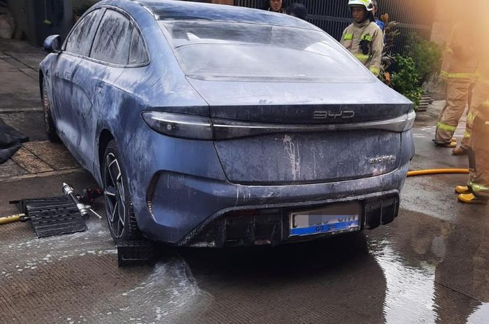 mobil listrik, BYD Seal, harga BYD Seal, BYD Seal Terbakar, BYD Indonesia Berikan Klarifikasi Terkait Asap Pekat Tiba-tiba Muncul di Kolong Seal