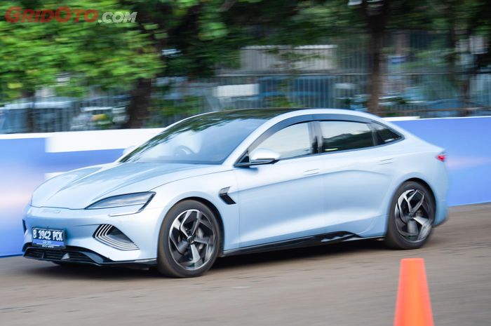 mobil listrik, Penjualan BYD, BYD Sealion 7, Sealion 7, Penjualan Meroket, Ini Alasan BYD Sealion 7 Jadi Incaran di Segmen Mobil Listrik
