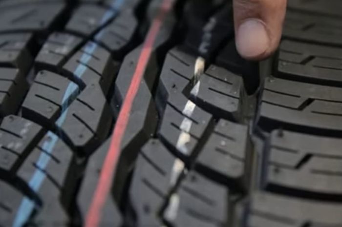 ban baru, bridgestone indonesia, bridgestone tire indonesia, produksi ban, Garis warna ban, Enggak Banyak Orang Tahu, Ternyata Ini Arti Garis Warna Pada Ban Baru