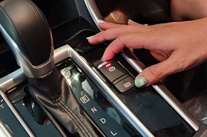 mobil, rem mobil, Electronic Parking Brake, Simak Perawatan Rem Parkir Elektrik, Ada Perbedaan dengan Rem Tangan?