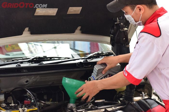 ganti oli, oli mesin, filter oli, pelumasan, sludge, endapan, 3 Penyebab yang Memicu Adanya Endapan Sludge Oli Mesin Mobil