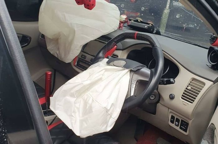 airbag, airbag mobil, peugeot, Airbag Mobil Kedaluwarsa, Ada Usia Pakainya, Ini yang Bikin Airbag Mobil Bisa Kedaluwarsa