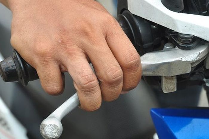 rem motor, Sil Master Rem, Banewmas Motor, Rem Motor Matic yang Mendadak Empuk Malah Bahaya, Ini Alasannya