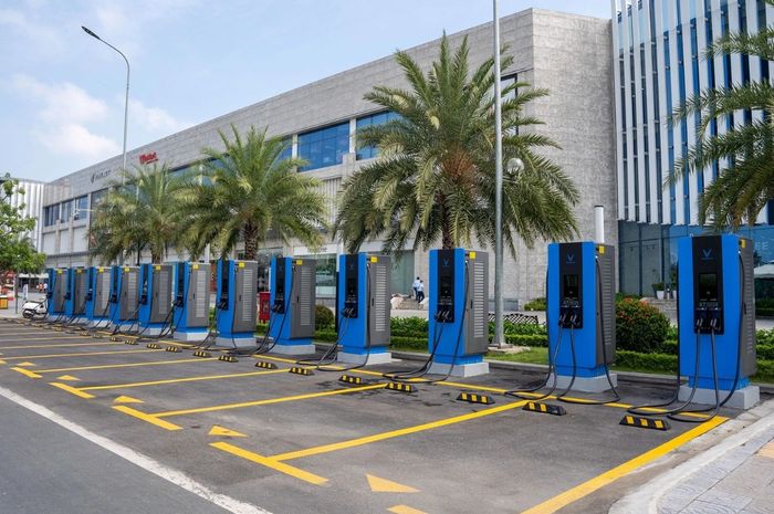 Port Charger, vinfast, pengisian daya 240W, V-Green, V-GREEN Akan Bangun 30 Ribu Charging Port di Indonesia Akhir 2025