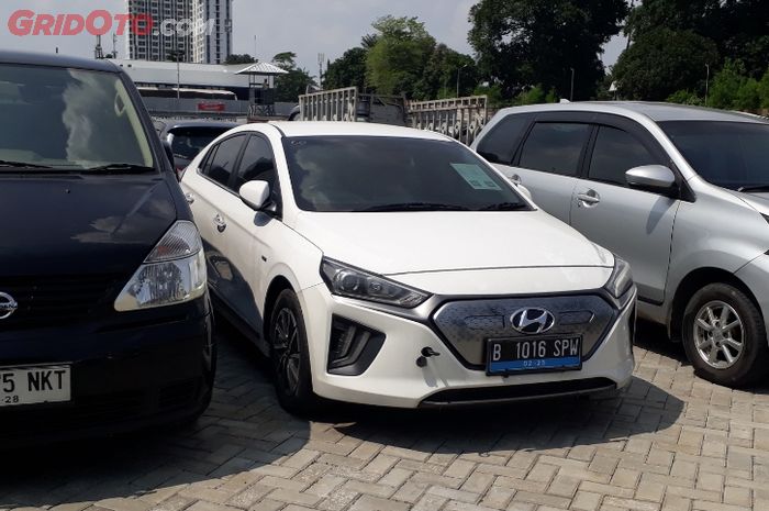 mobil bekas, Balai lelang, ibid balai lelang, IONIQ Electric, mobil listrik bekas, Toyota bZ4X, Balai Lelang IBID Ungkap Showroom Mobil Bekas Masih Ragu Jual Mobil Listrik