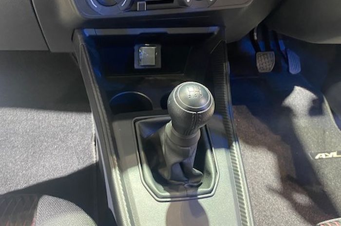 transmisi manual, kopling mobil manual, Kopling Bau Gosong, kopling bau sangit, Jadi Ngerti, Ini Asal Muasal Bau Sangit Pada Kopling Mobil Manual