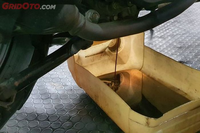 yamaha, oli mesin, bengkel resmi, amie jaya motor, Banyak yang Enggak Sadar, Ini Ciri Oli Mesin Motor Tinggal Sedikit