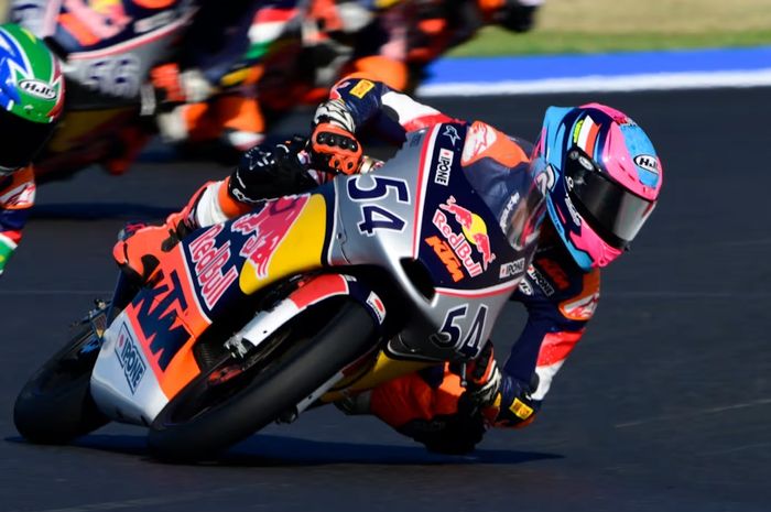 MotoGP, pembalap indonesia, red bull rookies cup, motogp spanyol, Veda Ega Pratama, Start ke-15, Veda Ega Pratama Naik Podium di Race 1 Red Bull Rookies Cup Spanyol