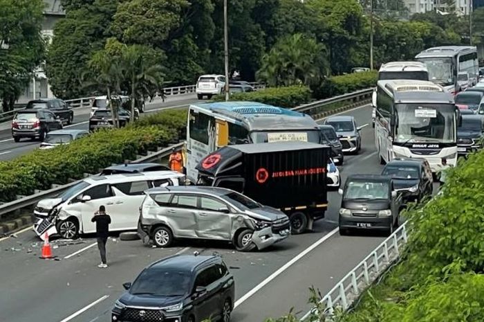 kecelakaan beruntun, tabrakan beruntun, Pengadilan Tata Usaha Negara (PTUN), Ganti Rugi kecelakaan, Jadi Penyebab Kecelakaan Beruntun Belum Tentu Wajib Ganti Rugi, Semua Tergantung Ini