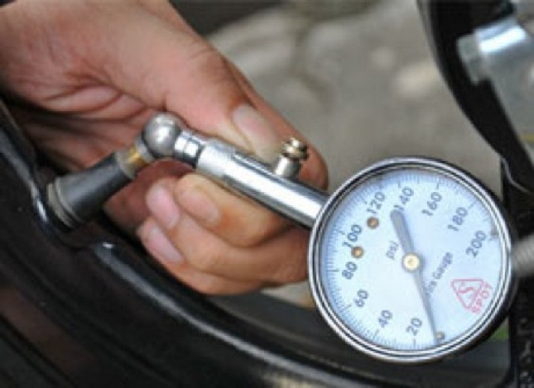 ban motor, motor bekas, angin nitrogen, ban motor bekas, angin ban motor, angin biasa, Ini Sebabnya Jangan Campur Angin Biasa Dengan Nitrogen Di Ban Motor Bekas