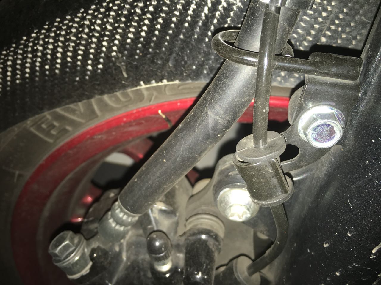 motor bekas, rem motor, slang rem, slang rem motor, ciri slang rem harus ganti, Jangan Tunggu Celaka, Ini Ciri Slang Rem di Motor Bekas Harus Ganti