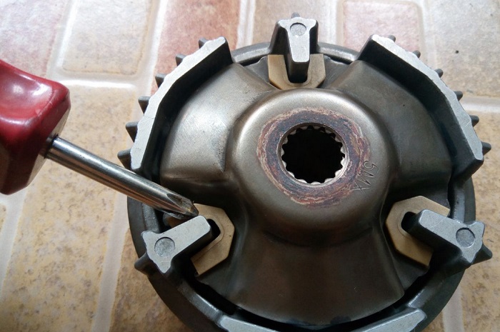 Komponen Ini Wajib Diganti Barengan Saat Ganti Roller Motor Matic