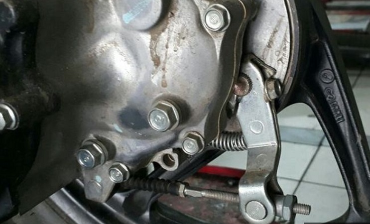 Biar Nggak Karatan, Begini Cara Merawat Per Rem Tromol Di Motor Bekas