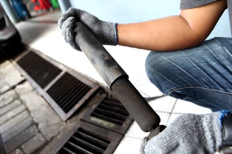 Sebelum Mudik Kenali Dulu Tanda Sokbreker Belakang Mobil Bekas Lemah