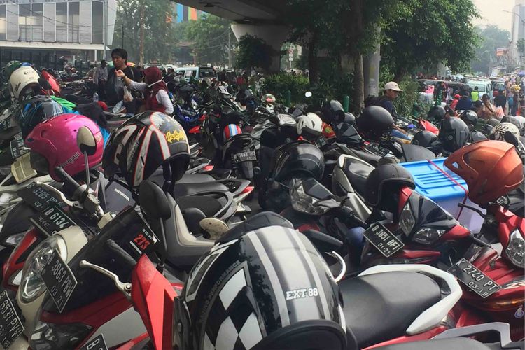 dki jakarta, parkir liar, parkir kendaraan, Dua Parkir Ilegal di Jaktim Disegel, Imbas Pendapatan Daerah Bocor Rp 700 M
