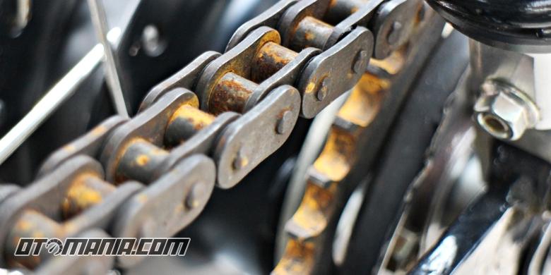 Biar Nggak Cepet Aus, Begini Cara Bikin Rantai Motor Awet Saat Musim Hujan