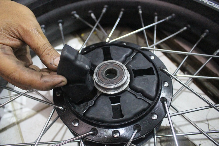 motor bekas, karet nap gir, karet nap gir motor, karet nap gir kw, efek samping karet nap gir kw, Ini Sebabnya Jangan Pakai Karet Nap Gir Murahan di Motor Bekas Kalian