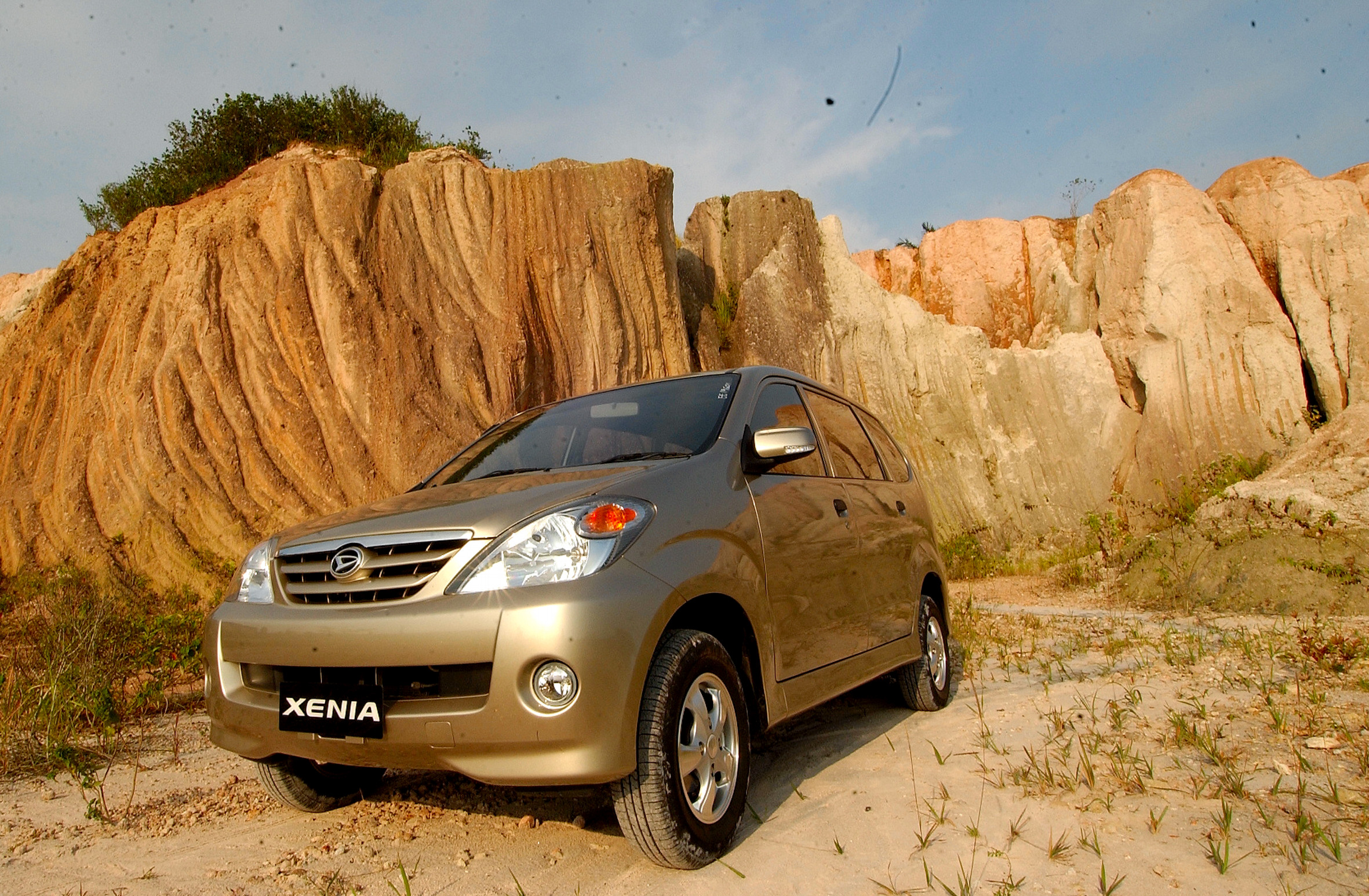 Harga Mobil Bekas Daihatsu Xenia 2004 Cuma Segini Di Penghujung Tahun