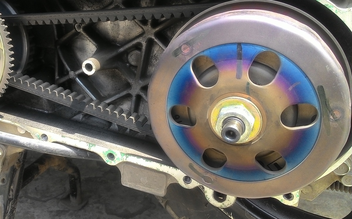 cvt motor matic, 126 Project, YR Custom, mangkok kampas ganda biru, Awas Gredek, Ini Penyebab Warna Mangkok Kampas Ganda Berubah Jadi Biru