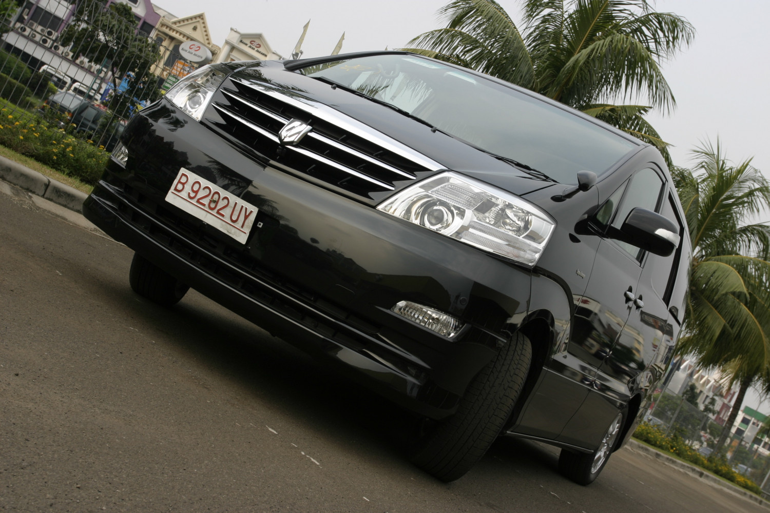 Mewah Buat Mudik, Harga Mobil Bekas Toyota Alphard 2003 Cuma Segini