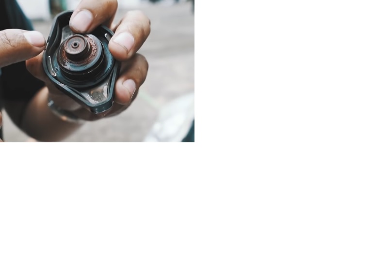 Jangan Abaikan, Ini Tanda Tutup Radiator Di Mobil Kesayangan Melemah